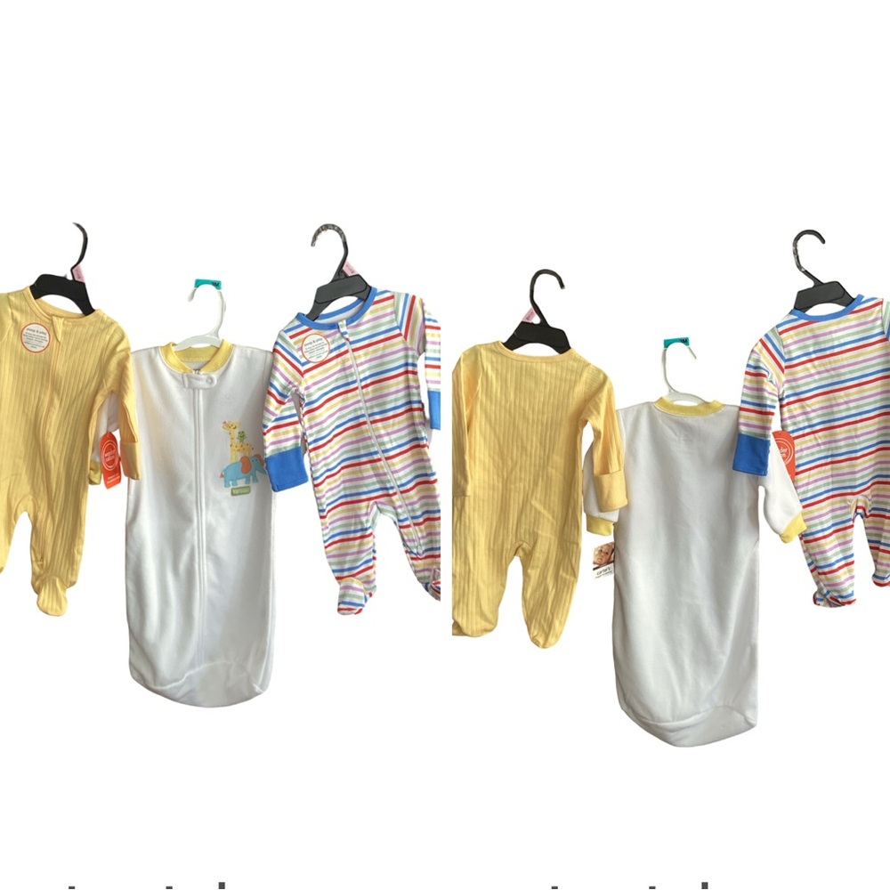 🚨Final Sale🚨!! NWT 3 Infant Sleepers Size 0-3 months